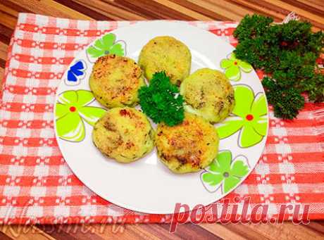 Сырники с зеленью: воздушные, нежные, вкусные - рецепт с фото Соленые сырники с зеленью готовятся без яиц! За счет этого блюдо получается легким и воздушным, творог хорошо прожаривается, оставаясь мягким внутри, а снаружи появляется красивая золотая корочка. Я предлагаю запанировать сырники в кукурузной муке, так вкуснее. А из зелени отдаю предпочтение укропу. Рецепт с фото..