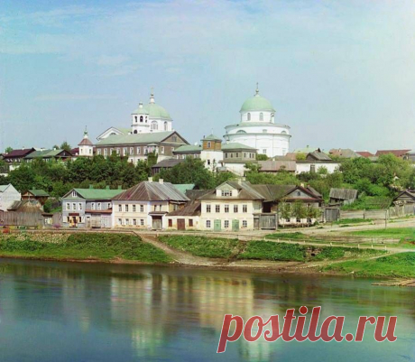 11. Торжок, набережная Тверцы. На заднем плане Воскресенский монастырь.   
|  Торжок. «Наследие С. М. Прокудина-Горского»