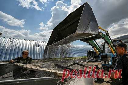 В Европе назвали ошибкой либерализацию импорта с Украины. Решение Брюсселя открыть двери для импорта продукции с Украины является огромной ошибкой, заявил бывший руководитель Единой сельскохозяйственной политикой (ЕСХП) ЕС Жан-Люк Демарти. По его мнению, данную меру необходимо отменить «в срочном порядке».