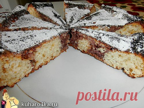 Простой творожный пирог с ягодным вкусом.
