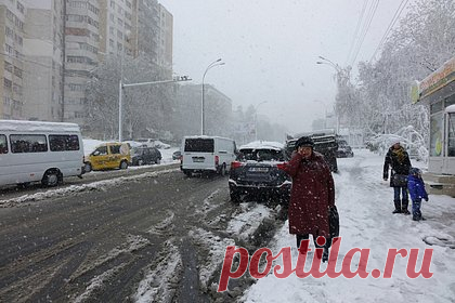 Молдавии предсказали демографическую пропасть. Лидер молдавской оппозиционной партии «Шанс» Алексей Лунгу предсказал стране демографическую пропасть. Как он отметил в публикации в своем Telegram-канале, к этому приведет политика нынешних властей страны. Лунгу посетовал на то, что с 2014 года рождаемость снизилась почти на 34 процента.