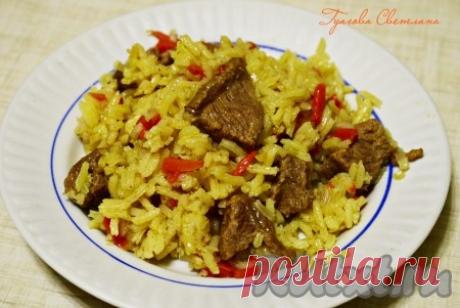 Плов из говядины в мультиварке - рецепт с фото Плов - это сытное и вкусное блюдо, которое любят как дети, так и взрослые. Плов с говядиной, приготовленный в мультиварке, получается рассыпчатым, вкусным и готовится очень легко. Сочетание говядины, риса, овощей, пряных специй и чеснока дает неповторимый аромат этому блюду, а мультиварка ...
