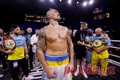 Усик рассказал о трудностях выступления в тяжелом весе. Украинский боксер Александр Усик объяснил трудности выступления в тяжелом весе. «Ну очень тяжело там, в тяжах! Нужно много есть. Не трудно боксировать со здоровяками — трудно постоянно есть, чтобы удерживать вес», — поделился он и отметил, что ему приходится проделывать большие объемы работ для успешного выступления.