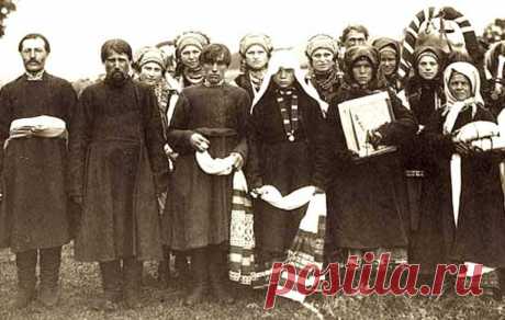 Первая брачная ночь на Руси: как это было Первая брачная ночь на Руси устраивалась особым образом и имела очень много отличий от аналогичной традиции других наций. У народов Африки, Европы и Индии право первой ночи подразумевало интимный контакт невесты с посторонним мужчиной. Зачастую это был старейшина племени, знатный господин, а то и просто первый встречный.