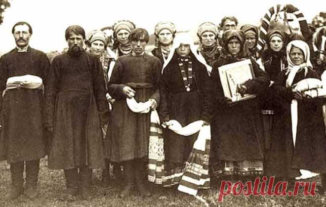 Первая брачная ночь на Руси: как это было Первая брачная ночь на Руси устраивалась особым образом и имела очень много отличий от аналогичной традиции других наций. У народов Африки, Европы и Индии право первой ночи подразумевало интимный контакт невесты с посторонним мужчиной. Зачастую это был старейшина племени, знатный господин, а то и просто первый встречный.