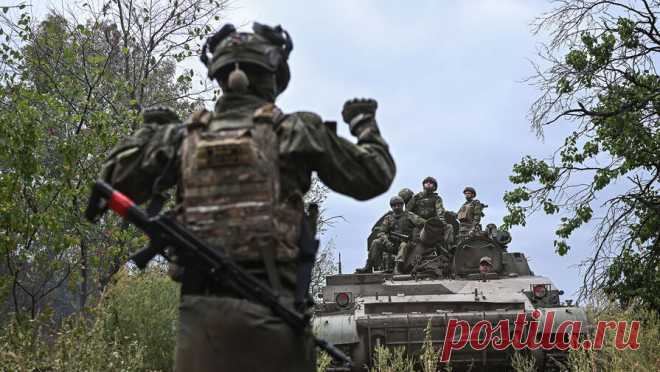 В интернете опубликовали кадры прорыва российских войск в Курской области. Штурм села Снагость Курской области российскими десантниками попал на видео. Ролик опубликовали в Telegram-канале "Военный Осведомитель". На кадрах показано, как бронетехника движется по дороге, выезжает на поле, а после ...