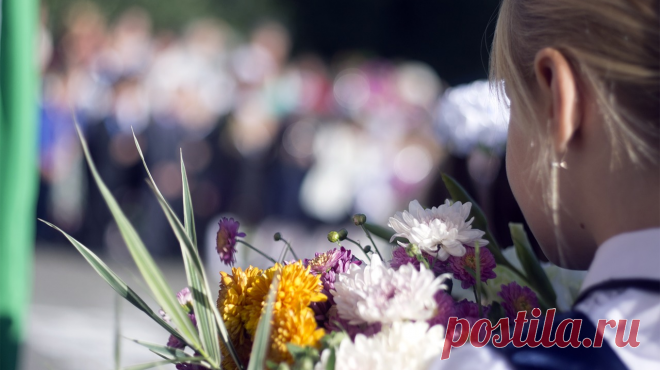 Привет, родители! Готовы к наступающему челленджу — новому учебному году? Тем более, в сегодняшних условиях — с масками, дистанционными собраниями и новыми правилами. Пусть это не помешает детям подружиться со школой, найти новых друзей и получить ценные уроки. А вам — все успеть, за всем проследить, держать себя в руках в любой ситуации.