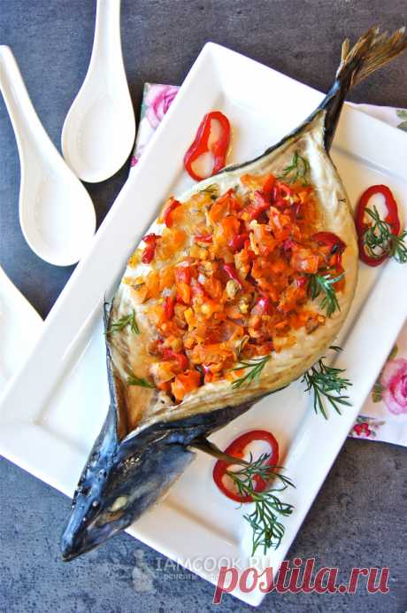 ღСкумбрия, фаршированная овощами, в духовке