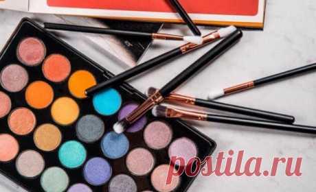 Выбираем лучшие кисти для макияжа глаз
Среди множества предлагаемых на рынке кистей для макияжа порой сложно выбрать ту самую, которая нужна для конкретной цели. В данной статье представлены кисти для макияжа глаз, их виды и назначение, а также марки лучших в своей области. 1. Плоская кисть Плоская кисть предназначена для нанесения теней, а также для растушёвки карандаша и проработки нижнего века. […]
Читай дальше на сайте. Жми подробнее ➡