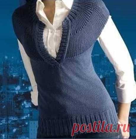 Жилет с круглой кокеткой Размер: 40Вам потребуется:300 г пряжи 50% акрила, 50% вискозы темно-синего цвета (№ 567); спицы № 4.Узоры: резинка 1/1, резинка 2/2, лицевая гладь.Плотность вязания:24 п. х 31 р. = 10 х 10 см (лицевая гладь).Описание работыСпинка. Набрать на спицы 96 п. и связать 8 см резинкой 1/1 (на...