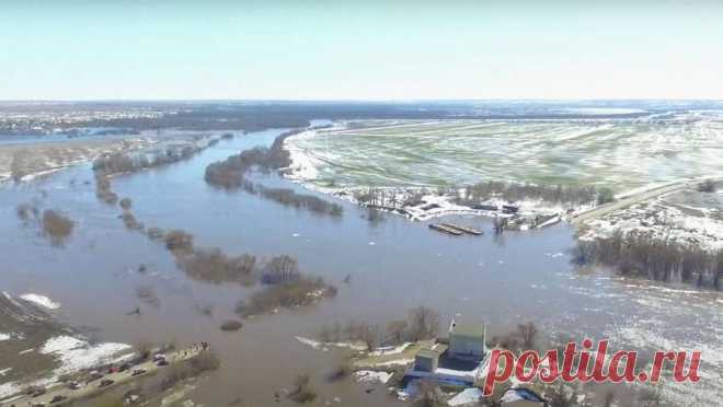 В Псковской области ожидается подъем уровня воды до опасных отметок. В ближайшие дни ожидается повышение уровня воды из-за активного таяния снега на реке Великая в Псковской области, что может привести к затоплению населенных пунктов. Об этом предупреждает Всероссийский научно-исследовательский институт по ...
