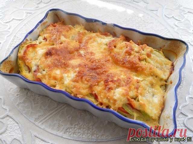 Кабачки, запеченные с помидорами и сыром
Кабачки, запеченные с помидорами и сыром, — очень лёгкое и полезное блюдо. Из сочных, спелых овощей оно получается изумительно вкусным. Расход продуктов дан для небольшой порции. Попробуйте обязательно!
Ингредиенты:
Помидоры — 1-2 шт.
Кабачок — 200-250 г
Перец болгарский сладкий — 1 шт.
Сметана — 20 г
Молоко — 2,5 ст. л.
Яйцо — 1 шт.
Сыр твердый — 25–30 г
Специи — по вкусу
Перец черный молотый — по вкусу
Соль — по вкусу
Приготовлени...