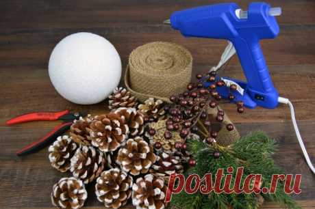DIY поцелуи мяч с сосновыми шишками - ремесла развязали