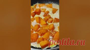 Тыквенная запеканка без муки на сковородке Всем любителям рецептов из тыквы без муки посвящается.
Вам понадобится:
500 гр. тыквы
100 мл. молока
2 яйца
10 гр. ванильного сахара
2 ст. л. сметаны
2 ст. л. растительного масла