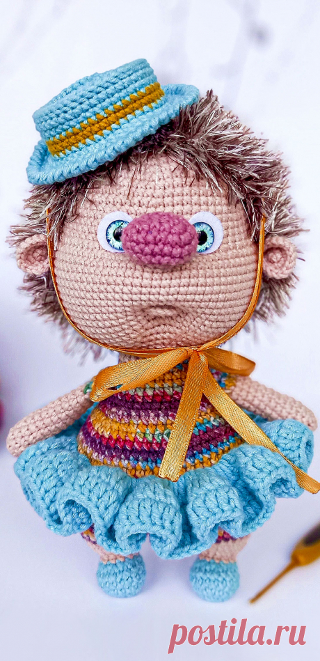 PDF Ёжики Василёк и Василиса крючком. FREE crochet pattern; Аmigurumi animal patterns. Амигуруми схемы и описания на русском. Вязаные игрушки и поделки своими руками #amimore - ёжик, девочка ёж в платье и шляпке, ежик, ежиха.