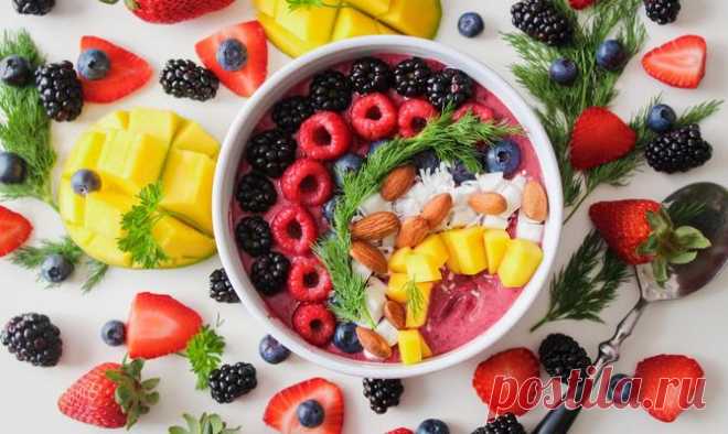 Смузи-боул: полезно, красиво и вкусно Смузи – это полезный и вкусный напиток из фруктов, ягод и овощей. А смузи-боул – это блюдо, которое похоже на смузи, но более густое и с топпингом. Как правильного его готовить?Полезные ингредиенты
Ко...