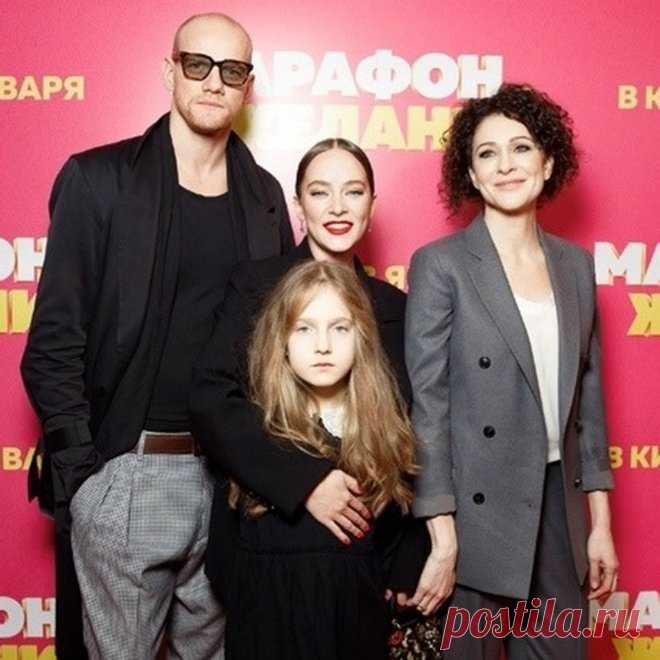 Дочери Ксении Раппопорт - Аглая Тарасова и София Колокольникова