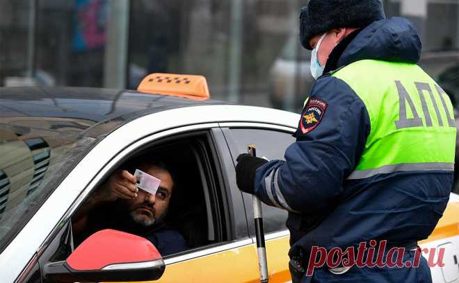 МВД поспорило об аварийности такси со страховщиками. Таксисты попадают в аварии по своей вине реже, чем, например, водители в каршеринге, следует из данных научного центра МВД. Страховщики настаивают на высокой аварийности такси, а те, в свою очередь, критикуют статистику по ОСАГО