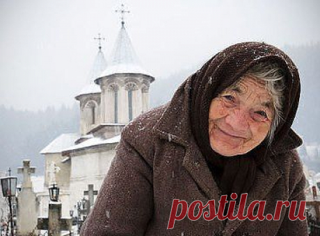 Сказала старушка: Запомни истину дружок! Ты в жизни счастья не познаешь, когда в душе висит замок. Не ешь, того, что глаз не хочет, не лезь туда, где не твоё. Жизнь бумерангом возвращает, ответит каждый за своё...