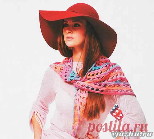 Яркий бактус крючком в смешанной технике