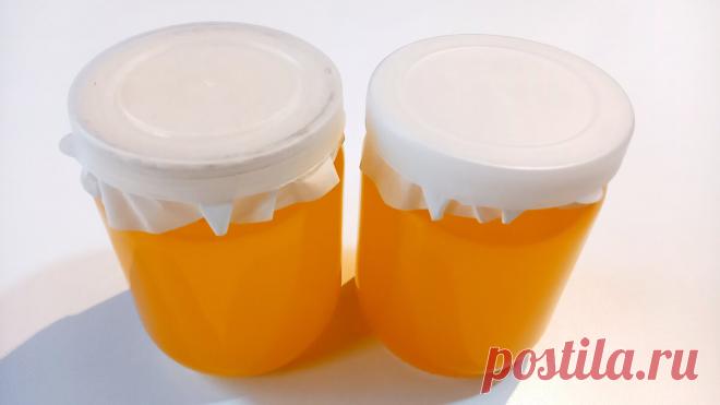 Как максимально экономно перетопить сливочное масло. Масло Гхи  1. Масло нужно обязательно брать жирностью не менее 82,5%. В крайнем случае, можно использовать 82%-ное масло, но это будет менее полезно.
2. Масло необходимо выложить в стеклянную банку и поставить на водяную баню. 
3. Поставьте кастрюлю с водой на огонь и доведите до кипения. Положите в кастрюлю банку с маслом. Вода закипела. Уменьшите огонь и кипятите масло в течение 3 часов. 
4. По истечении 3 часов, выключите огонь и оставьте…