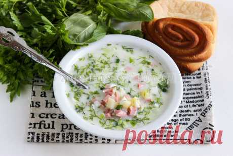 Окрошка с колбасой на майонезе и сметане.