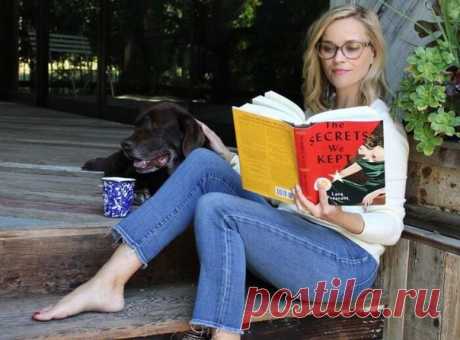 Как «блондинка в законе» Риз Уизерспун создала самый влиятельный книжный клуб США
Когда карьера Риз Уизерспун, казалось бы, пошла на спад, актриса вдруг взорвала киномир выходом на экраны сериала «Большая маленькая ложь», где она сама не только сыграла главную роль, но выступила в качестве продюсера и обладателя прав на экранизацию одноименного романа, который читала вместе с членами созданного ею же книжного клуба. Этот клуб стал гордостью Риз, количество его участников с...