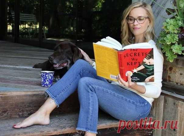 Как «блондинка в законе» Риз Уизерспун создала самый влиятельный книжный клуб США
Когда карьера Риз Уизерспун, казалось бы, пошла на спад, актриса вдруг взорвала киномир выходом на экраны сериала «Большая маленькая ложь», где она сама не только сыграла главную роль, но выступила в качестве продюсера и обладателя прав на экранизацию одноименного романа, который читала вместе с членами созданного ею же книжного клуба. Этот клуб стал гордостью Риз, количество его участников с...
