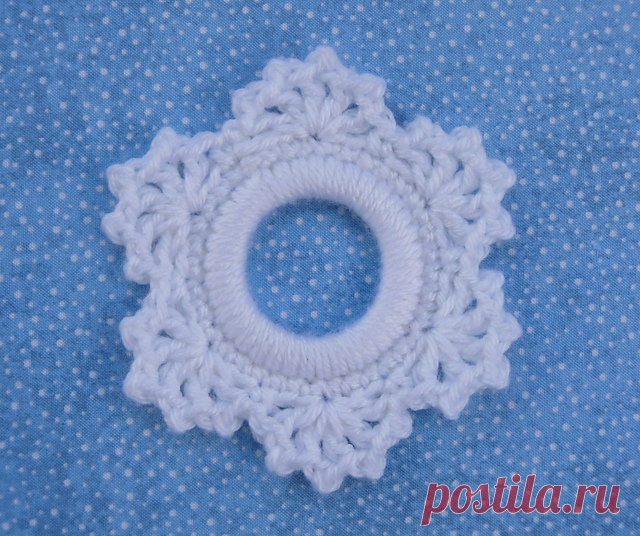 Ravelry: Lacy Snowflake Ring Ornament pattern by Doni Speigle