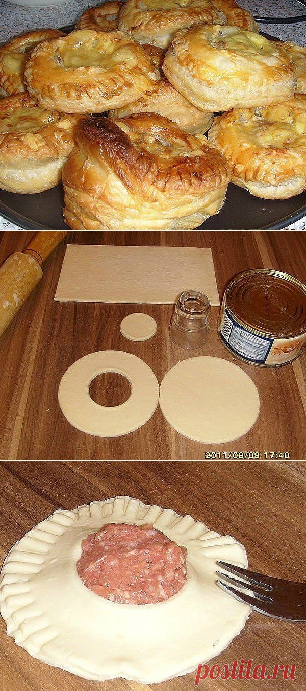 "Гусарики"из слоеного теста с мясом.