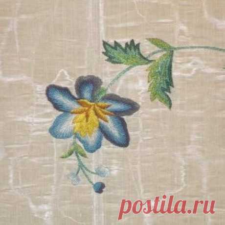 Natalie Ferguson приколол(а) это к доске 18th Century Embroidered Gar…