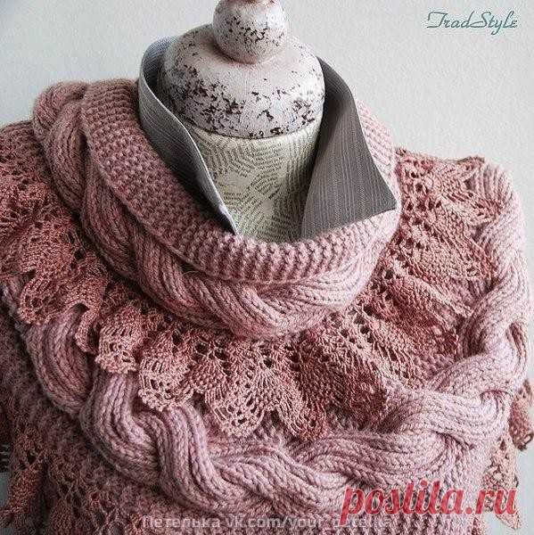 Большой шарф снуд. 

Отделан по кромке широким ручным кружевом из тонкой хлопковой пряжи. 
Кружево спадает лёгкими фалдами. 
Общая длина снуда 170 см 

Ширина 27 см (из них 7 см — ширина кружева) 

схема самого шарфа , нарисованная от руки 
еще маленькая деталь, там в конце ряда кромочная провязывается не изнаночной, как обычно, а лицевой, тогда край будет ребристый 
обратите внимание на нумерацию рядов в схеме