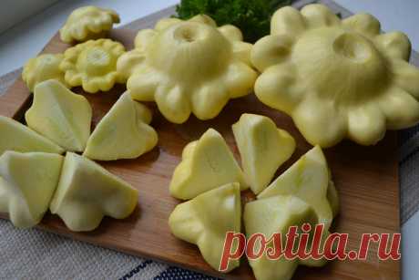 Такой вкусной заготовке патиссонов на зиму, меня научила свекровь. В этом году заготавливаю двойную порцию. Делюсь рецептом. | Елена/НедОсолила | Яндекс Дзен