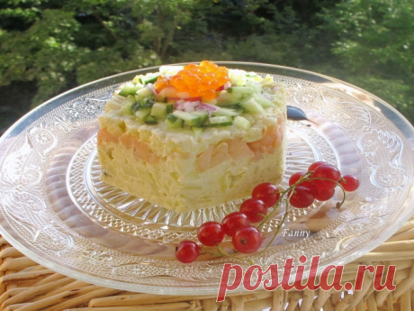 Праздничный порционный салат А-ЛЯ РУС с копченой семгой