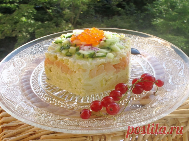 Праздничный порционный салат А-ЛЯ РУС с копченой семгой