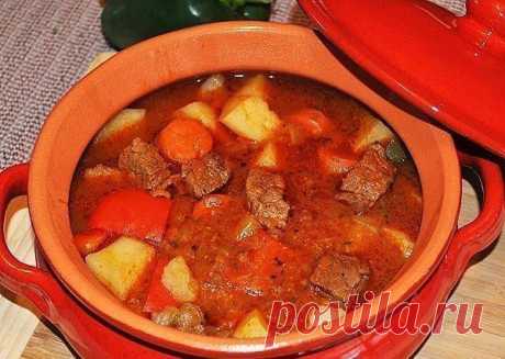 Гуляш с картошкой