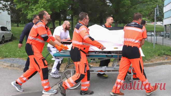 В Боснии назвали заказчиков покушения на премьера Словакии. За покушением на премьер-министра Словакии Роберта Фицо стоят англосаксы. С таким заявлением выступила депутат Парламентской ассамблеи Боснии и Герцеговины Саня Вулич в интервью "Российской газете". Она отметила, что Соединенные ...