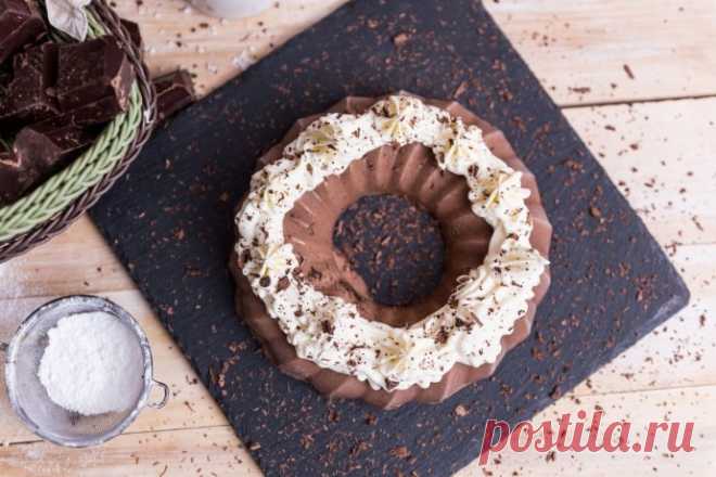 Шоколадный пудинг Ингредиенты:Молоко 3,5% — 400 мл Сахарный песок — 80 г или по вкусу Какао-порошок — 30 г Молотые орехи (опционально) — 50 г Кукурузный крахмал — 20 г Сливочное масло — 30 г Ванильный экстракт — ½ ч. л. Сливки 35%...