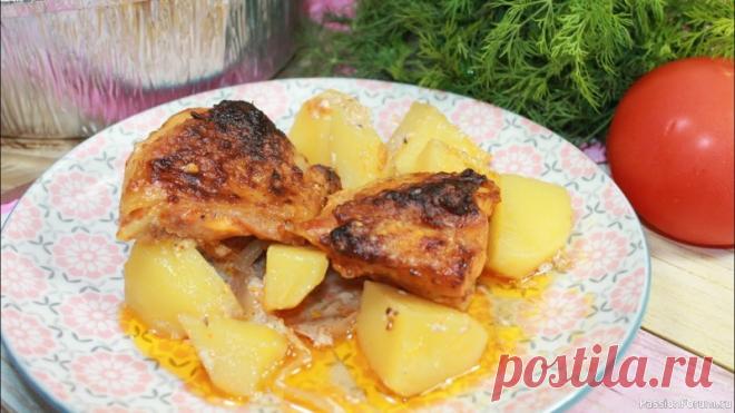 Лучший рецепт в духовке Вкусная и простая в приготовлении картошка с мясом в духовке. Получается сочно, вкусно, быстро. Рецепт: любое мясо (у меня курица крылья и бедра) - 500 г картошка - 4 шт. лук - 1 шт. майонез - 2 ст.л. соль перец аджика - 1 ч.л.горчица - 1/2 ч.л. Запекать...