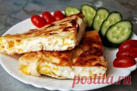Яичница с сыром в лаваше.