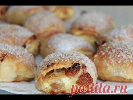 Булочки из слоеного теста с творогом и изюмом