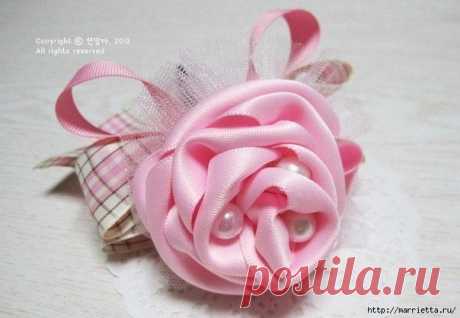Милая розочка из атласной ленты