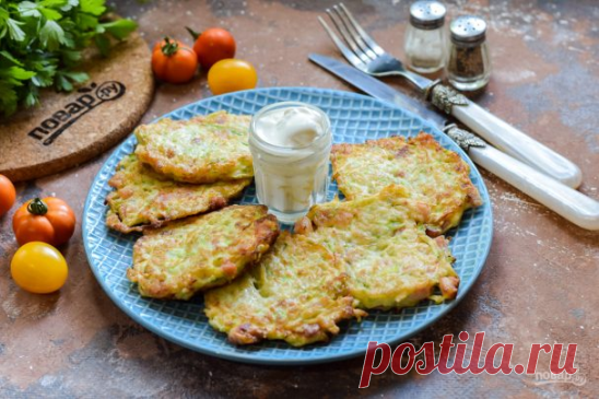 Оладьи из кабачков с беконом
Сегодня мы приготовим вкусные и очень аппетитные оладьи из кабачков с беконом. Такие оладьи получаются сочными, с ароматом и вкусом копченого бекона. Берите рецепт на заметку! 

Такие оладьи можно подавать к столу со сметаной и овощным салатом, получится отличный вариант обеда для семьи. Бекон у меня варено-копченый, если будете использовать свежий бекон, его лучше его сначала нарезать мелко, поджарить и только тогда добавить к кабачкам. Уверен...