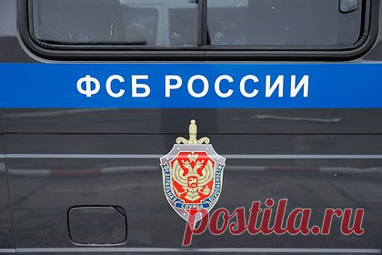 Российская пенсионерка собралась отправить деньги снохе в Сирию и попалась ФСБ. 71-летняя жительница Республики Северная Осетия-Алания собралась выслать деньги находящейся в Сирии 33-летней снохе, объявленной в международный розыск. В ходе оперативно-разыскных мероприятий спецслужбы узнали о телефонном разговоре женщин, в ходе которого пенсионерка в ответ на просьбу невестки согласилась помочь ей.