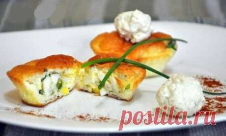 Творожные пирожки с луком и яйцом.