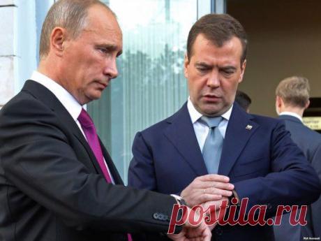 Мы спим по очереди. Всё под контролем, не сомневайтесь.
© Владимир Путин
(На вопрос: "кто управляет страной, когда он и Дмитрий Медведев спят".)