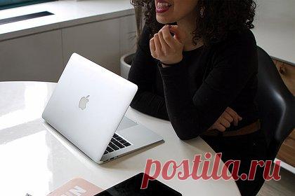 Блогерша раскрыла способ добиться устройства на желаемую работу и вызвала споры. Блогерша с ником @vioticcc поделилась видео, в котором раскрыла лайфхак для получения работы. «Позвонила в то место, где я хочу работать, и сказала, что я якобы пропустила звонок с их номера насчет моего резюме», — рассказала она. Девушка заверила, что этот способ помог ей в итоге получить работу, которую она хотела.