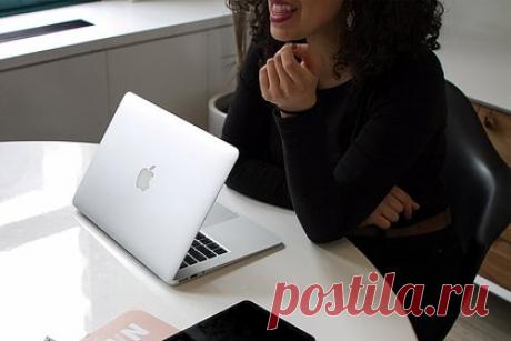 Блогерша раскрыла способ добиться устройства на желаемую работу и вызвала споры. Блогерша с ником @vioticcc поделилась видео, в котором раскрыла лайфхак для получения работы. «Позвонила в то место, где я хочу работать, и сказала, что я якобы пропустила звонок с их номера насчет моего резюме», — рассказала она. Девушка заверила, что этот способ помог ей в итоге получить работу, которую она хотела.