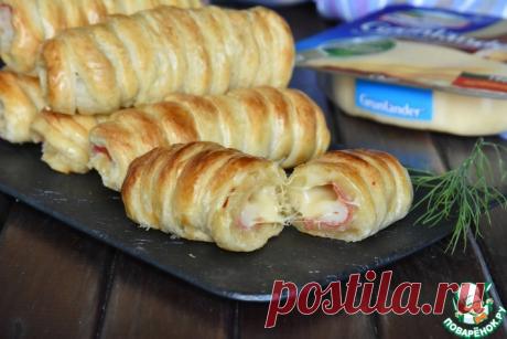 Крабовые палочки с сыром в слоеном тесте Кулинарный рецепт