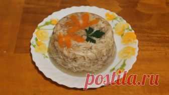 Холодец из курицы Ингредиенты: 1 кг курицы, 1 морковь, чеснок, перец, соль — по вкусу. Приготовление: Обработанную тушку курицы залить кипяченой водой, довести до кипения и слить воду. Снова залить кипятком, добавить морковь и варить на медленном огне 1,5-2 часа. Затем слегка остудить, добавить соль, перец и давленый чеснок. Мясо курицы отделить от костей, порезать, выложить на блюдо […]